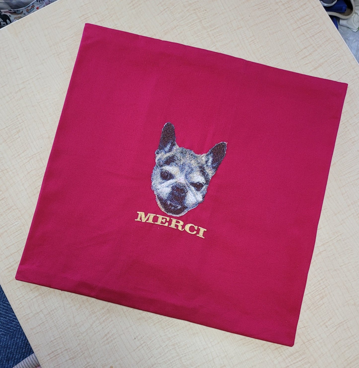 This is a drawing embroidery ticket. It can be used as a gift or for home use.