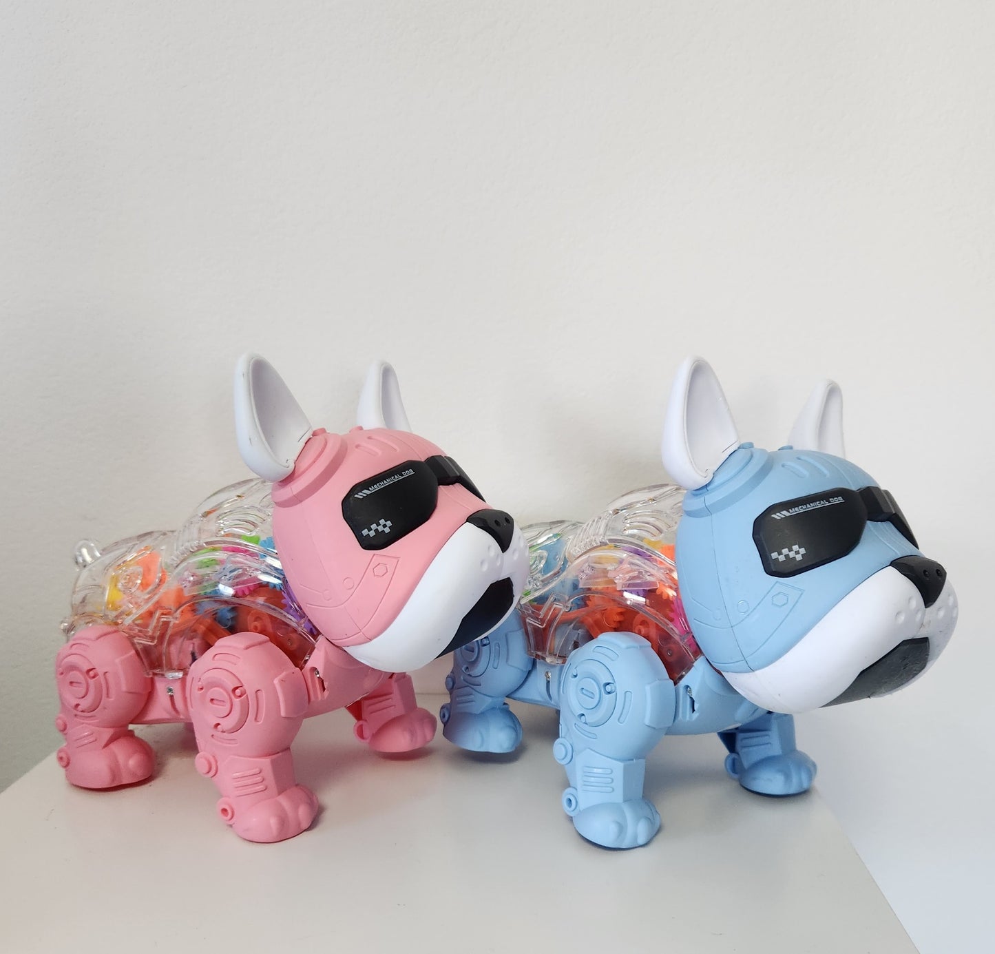 ピカピカ光って動くよ!コミカルフレブルロボット君