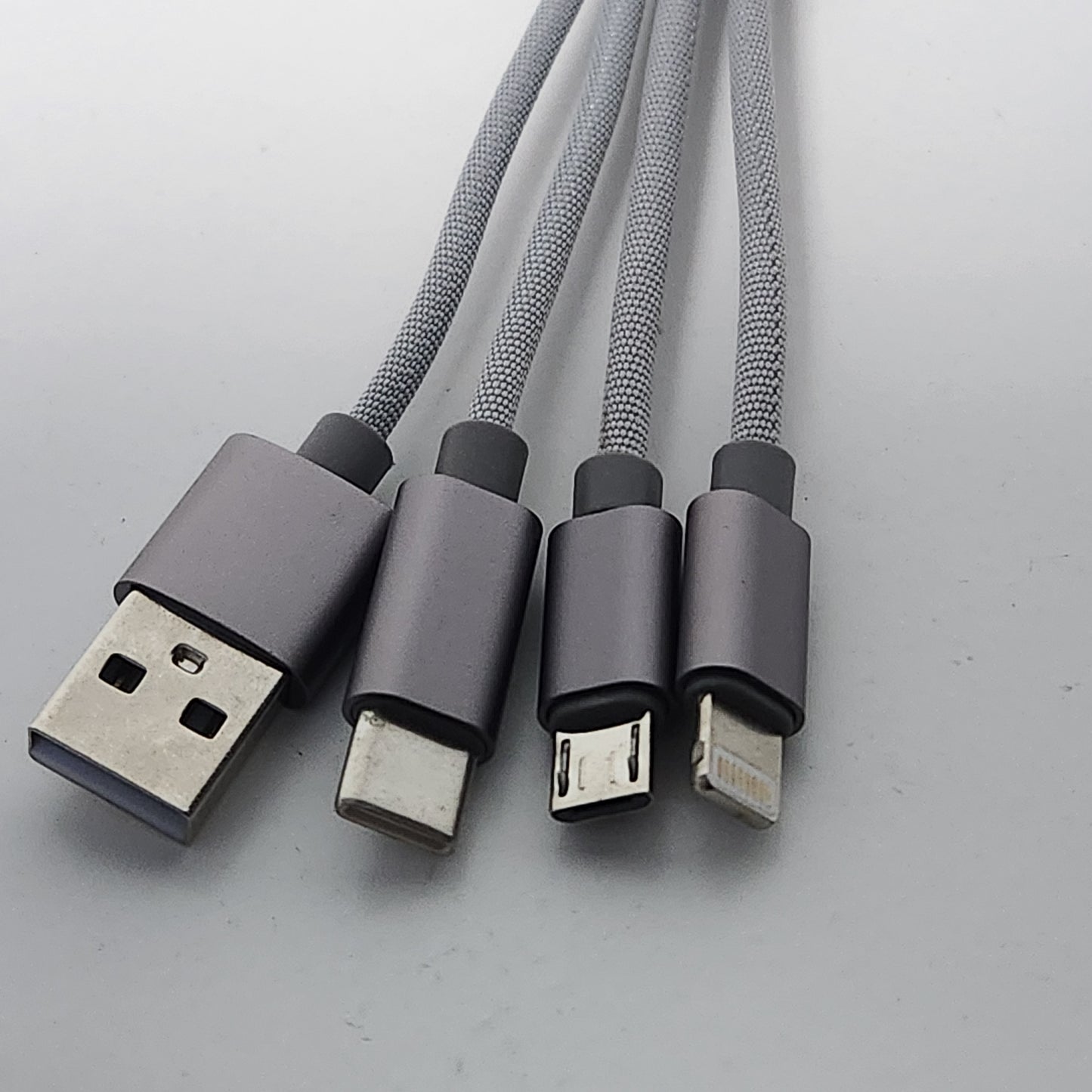 フレブルのキーリングが嬉しい3 in 1充電ケーブル 2種類