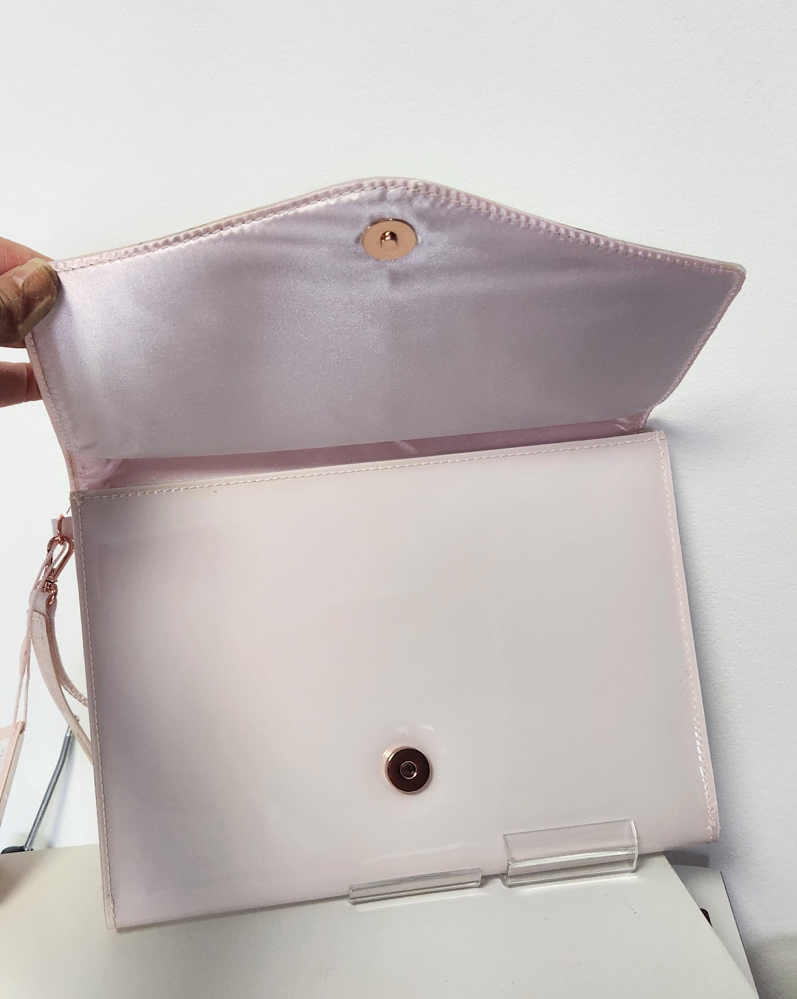 Ted Baker エンベロープポーチ