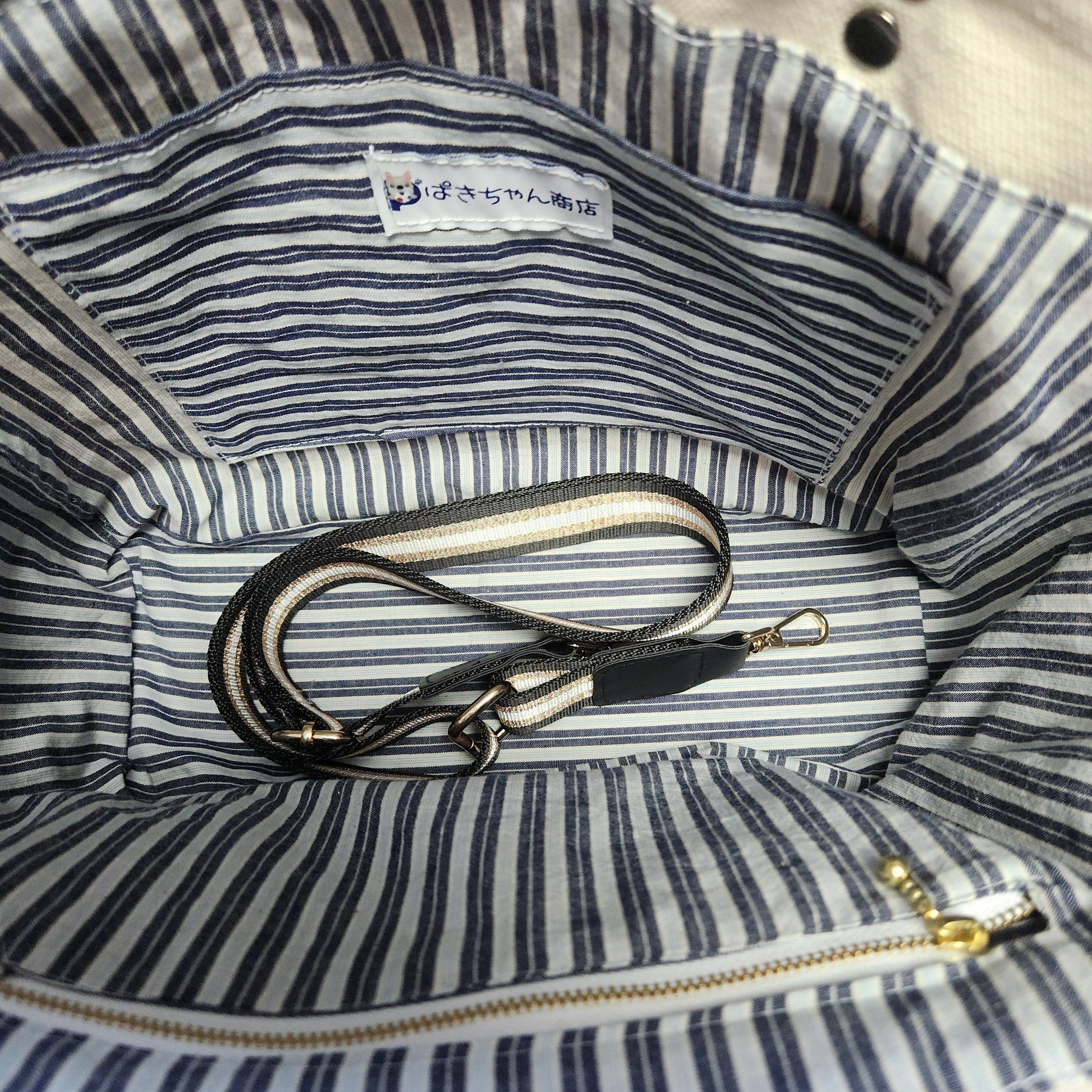 ブヒたちの「いつもありがとう」が聞こえる "Merci Four" tote ストラッププレゼント付き