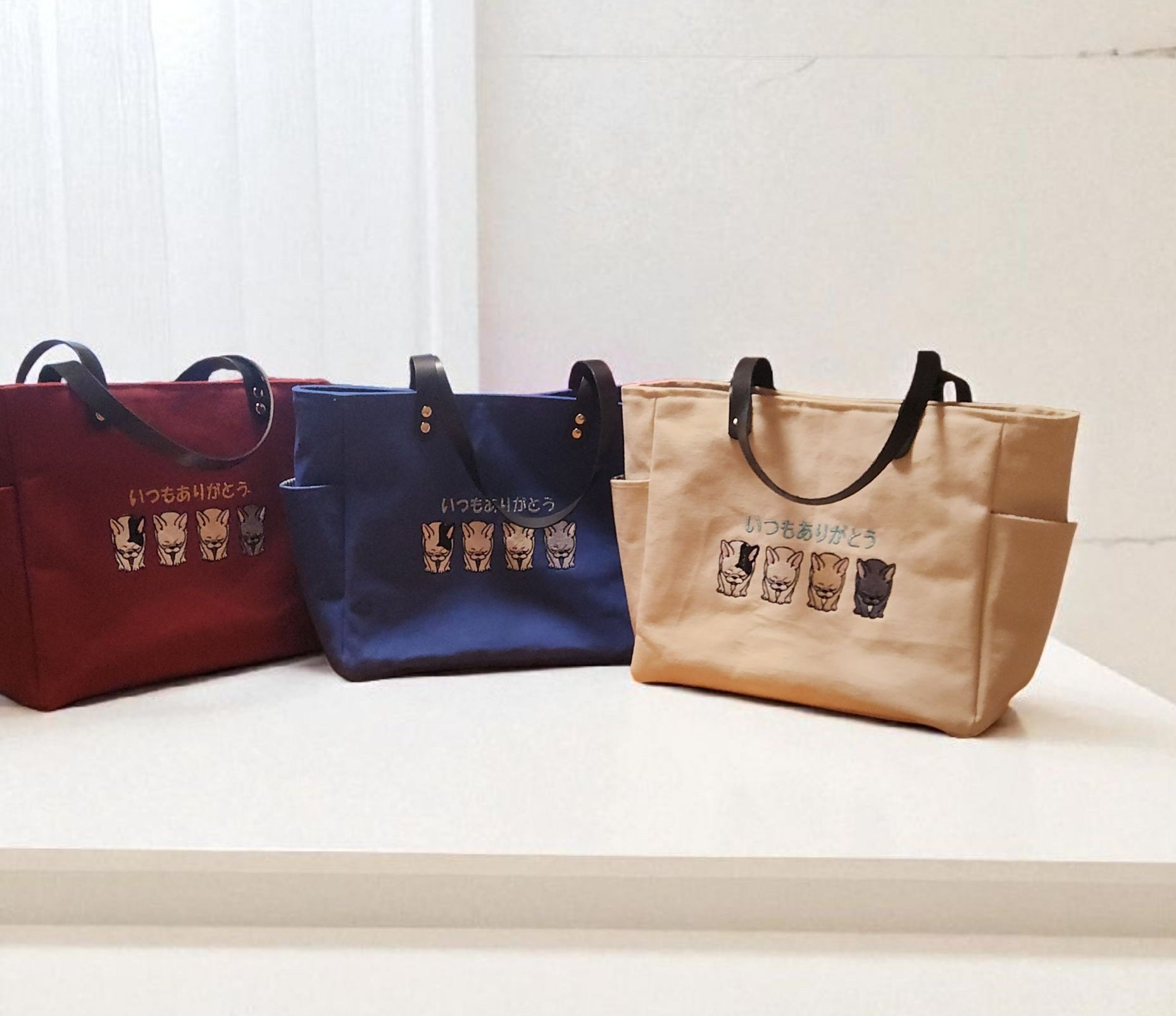 ブヒたちの「いつもありがとう」が聞こえる "Merci Four" tote ストラッププレゼント付き