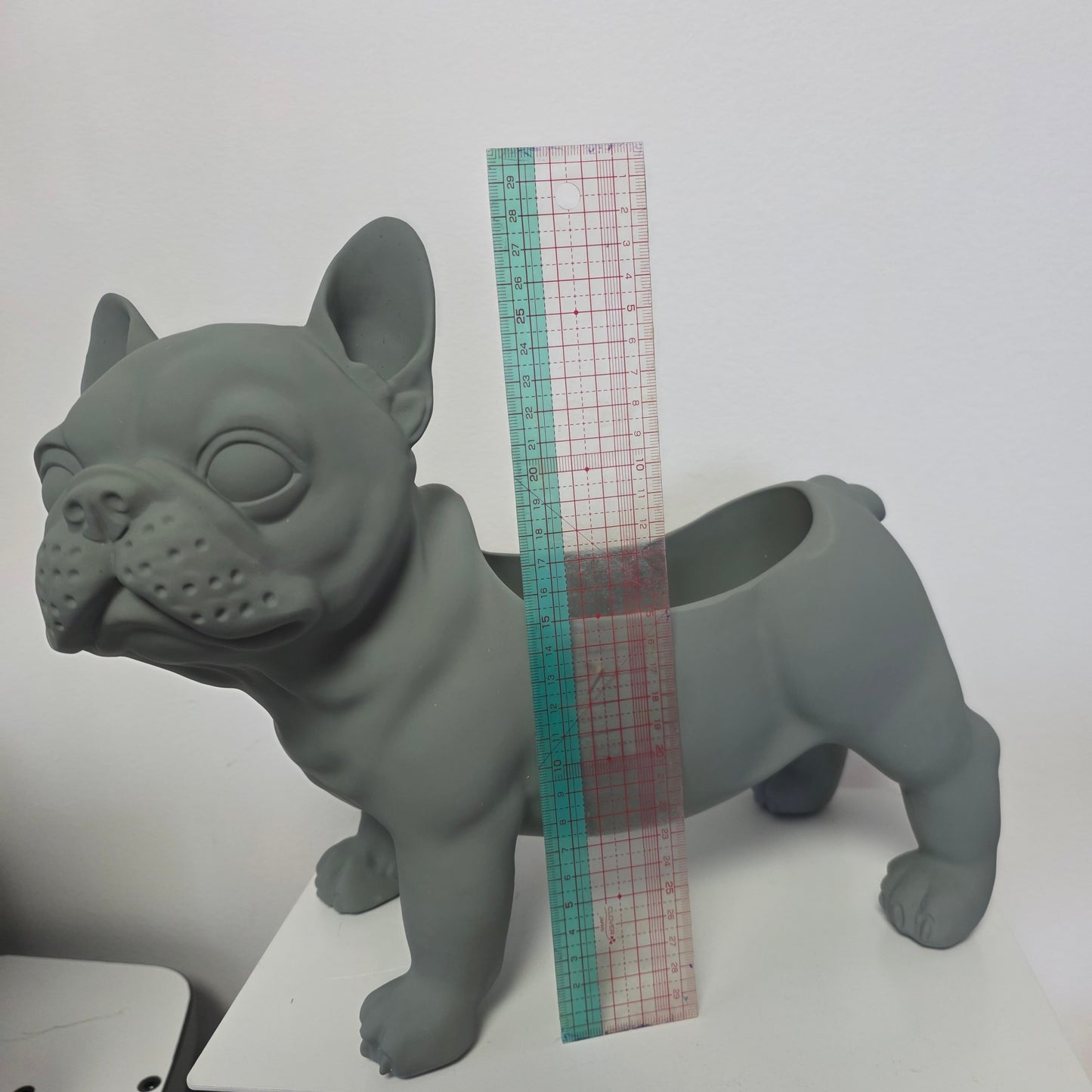 フルーツをいれてキッチンカウンターへ、お花を入れてテーブルへ