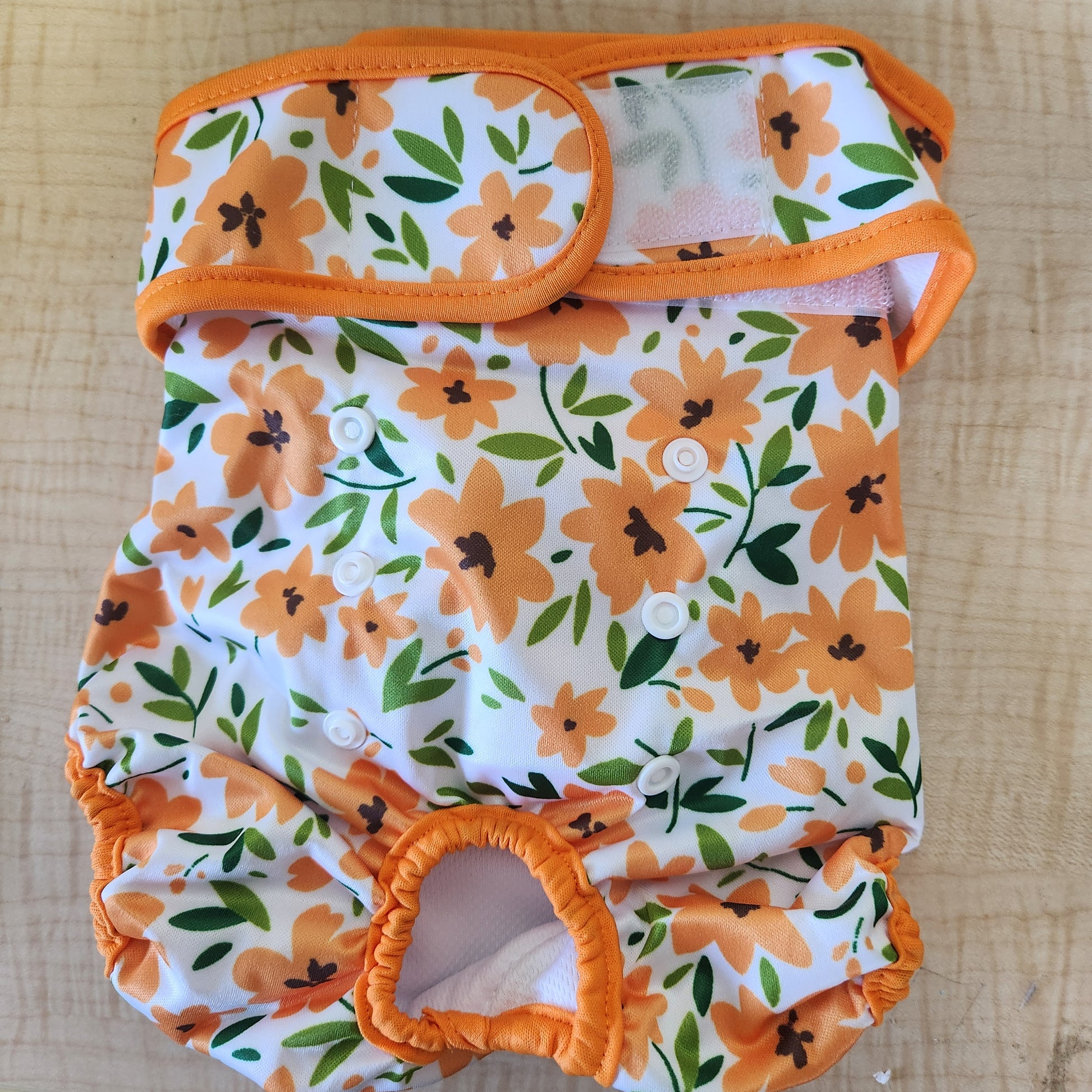 女の子用の布おむつ、サニタリーパンツ、おむつカバー　