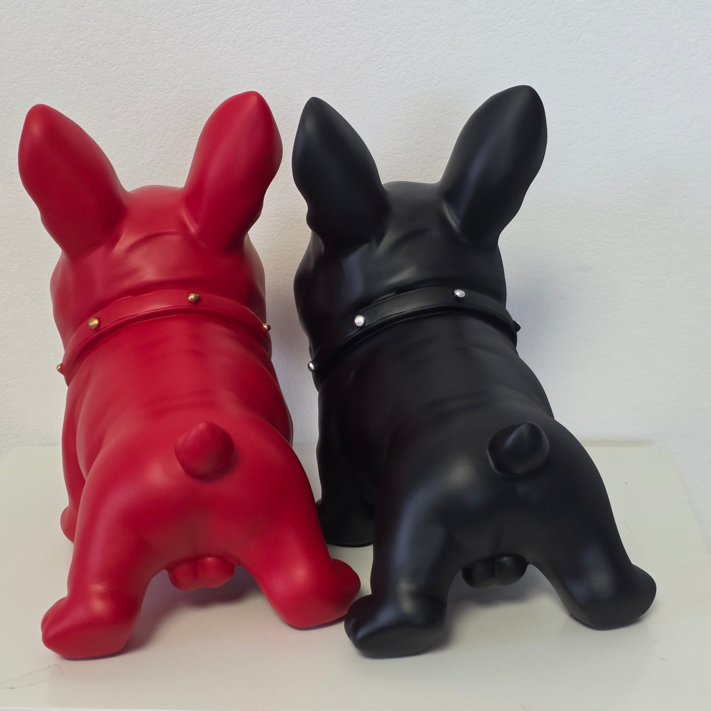 赤と黒のフレンチブルドッグインテリアオブジェ　高さ１７ｃｍ